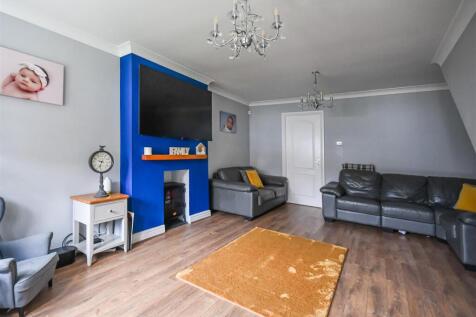 11 Penleigh Gardens-Living Room (3).jpg