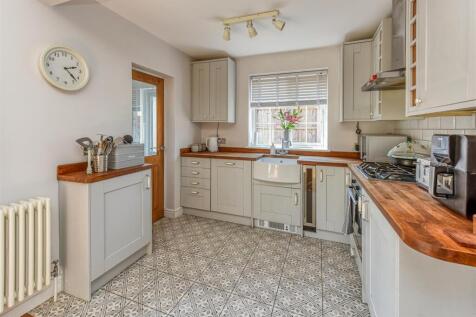 53 Wakeley Hill-Kitchen.jpg