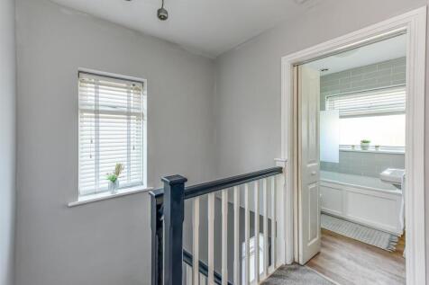 53 Wakeley Hill-Landing.jpg