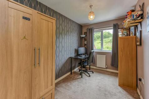 5 Taper Close-Bedroom 3.jpg