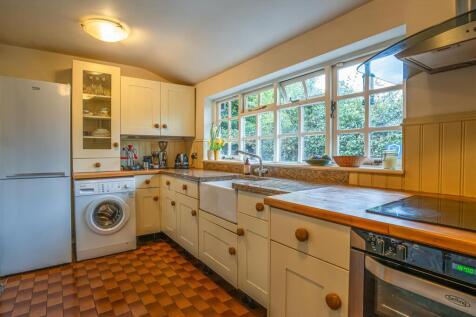 Walnut tree Cottage-Kitchen.jpg
