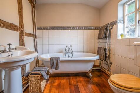 Walnut tree Cottage-Bathroom (2).jpg