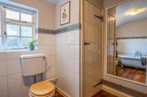 Walnut tree Cottage-Bathroom.jpg