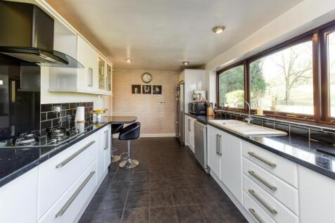 Earlswood Lodge-Kitchen.jpg