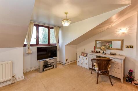 Earlswood Lodge-Bedroom 1 (2).jpg