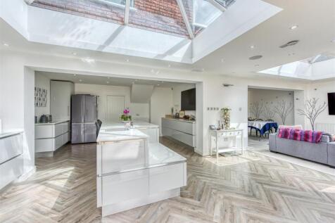 Stonegarth-Kitchen (3).jpg