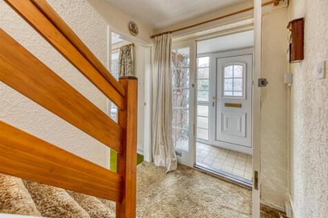 5 Churchward Grove-Hall (2).jpg