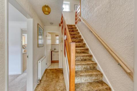 5 Churchward Grove-Hall.jpg