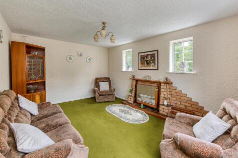 5 Churchward Grove-Living Room.jpg