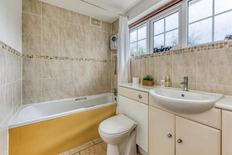 5 Churchward Grove-Bathroom.jpg