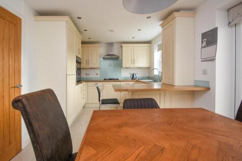 Eden House - Dining Kitchen (3).jpg