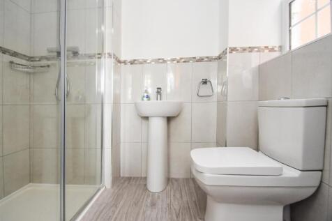 Eden House - En-Suite.jpg