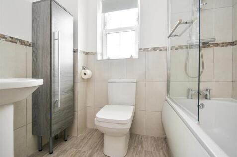 Eden House - Family Bathroom.jpg