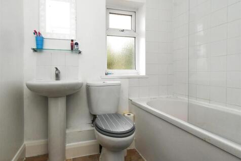 36 Park Avenue - Bathroom.jpg