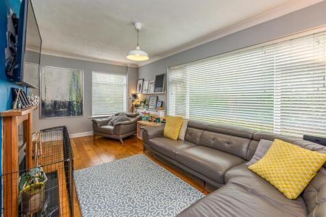 12 Strathmore Crescent-Living Room (2).jpg