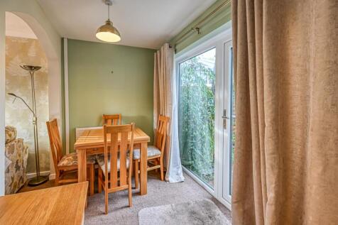 18 Longford Close-8.jpg