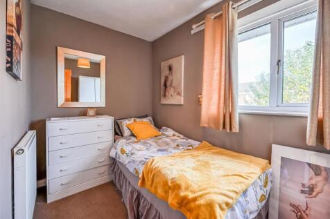 18 Longford Close-4.jpg