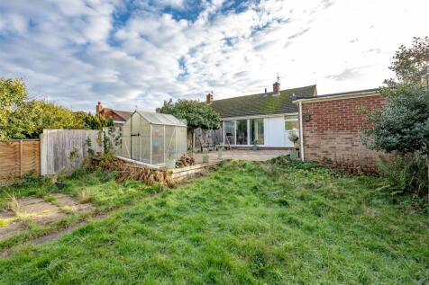 12a Blakeley Heath Drive-6.jpg