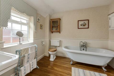 4 Shop Lane-bed1 ensuite2.jpg