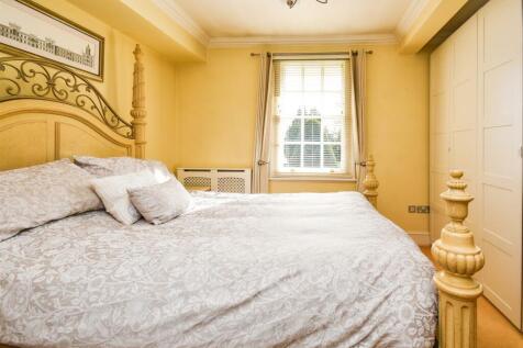 5 Old Hall - Principal Suite.jpg