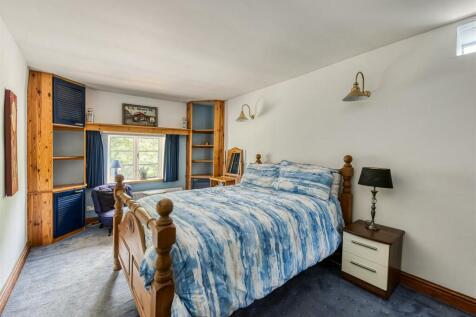 48 Dean Street-bed2.jpg