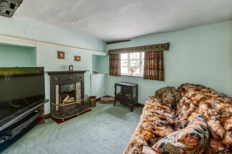 48 Dean Street-sitting room.jpg