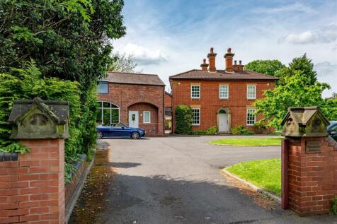 Woodthorne Grange-front5.jpg