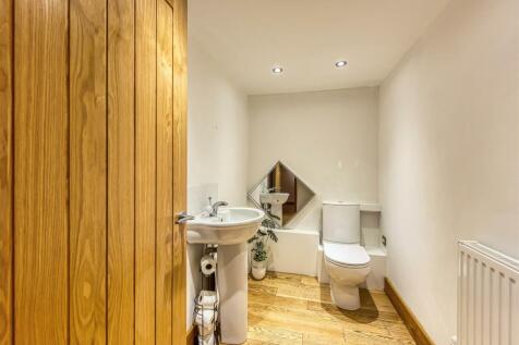 Heathlands-cloakroom2.jpg