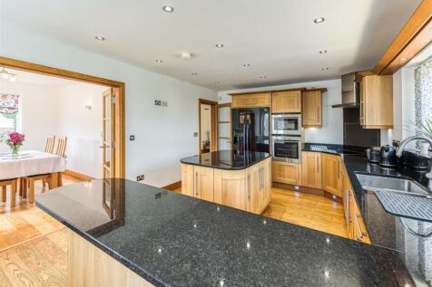 Heathlands-kitchen2.jpg