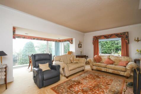 Tudor Lodge - Lounge.jpg