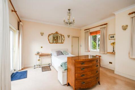 Tudor Lodge - Principal Bedroom Suite (2).jpg