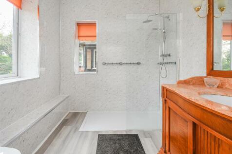 Tudor Lodge - En-Suite Shower Room.jpg