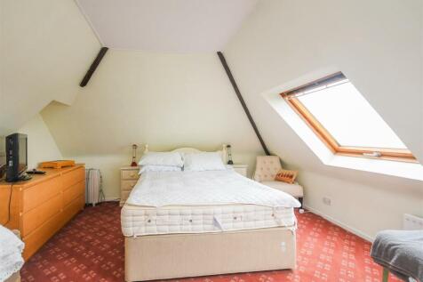 Tudor Lodge - Second Bedroom Suite.jpg