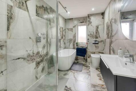 Church View-bed1 ensuite.jpg