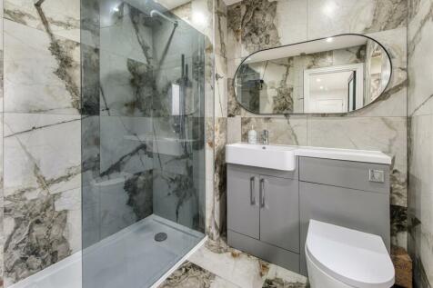 Church View-bed3 ensuite.jpg