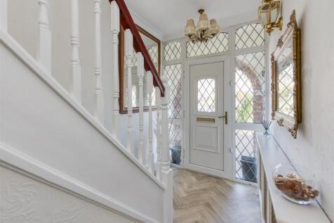 77 Woodland Road-hall SEP25.jpg