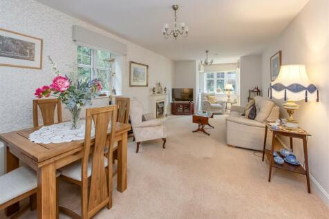 5 Clock Gardens-lounge.jpg