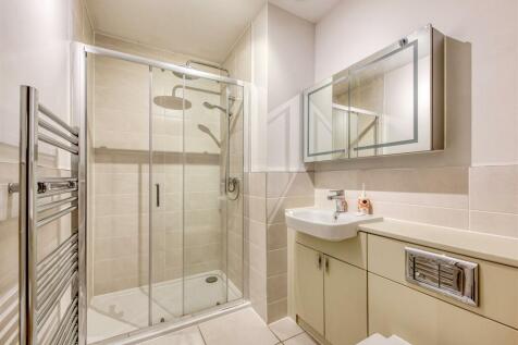 5 Clock Gardens-shower room.jpg