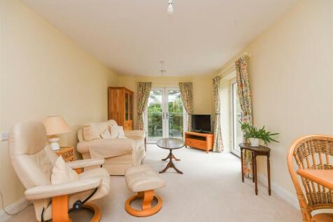 52 Thorneycroft - Lounge (2).jpg