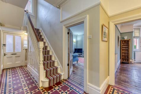 16 Church Hill Road-hall2.jpg