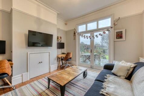 16 Church Hill Road-sitting room.jpg