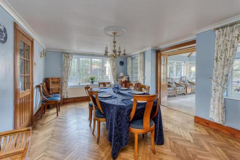 Natsfield House-dining1.jpg