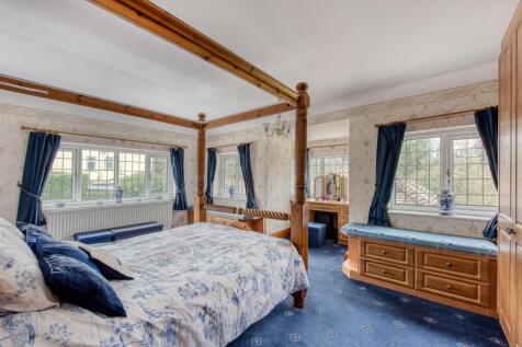 Natsfield House-bed1.jpg