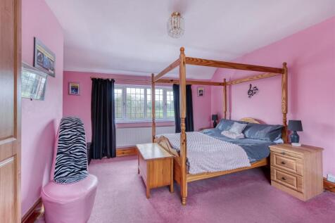 Natsfield House-bed2b.jpg