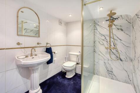 Natsfield House-shower room2.jpg
