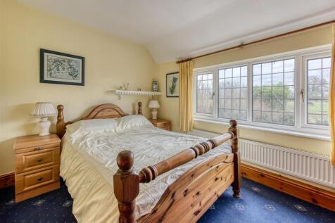 Natsfield House-bed5.jpg