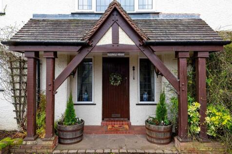 Natsfield House-front3.jpg