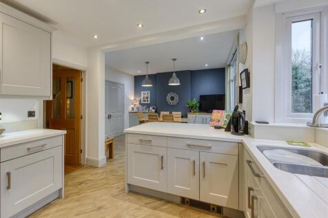 42 Wootton Road-kitchen2.jpg