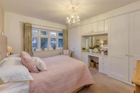 42 Wootton Road-bed1a.jpg