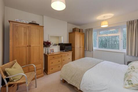 42 Wootton Road-bed2.jpg